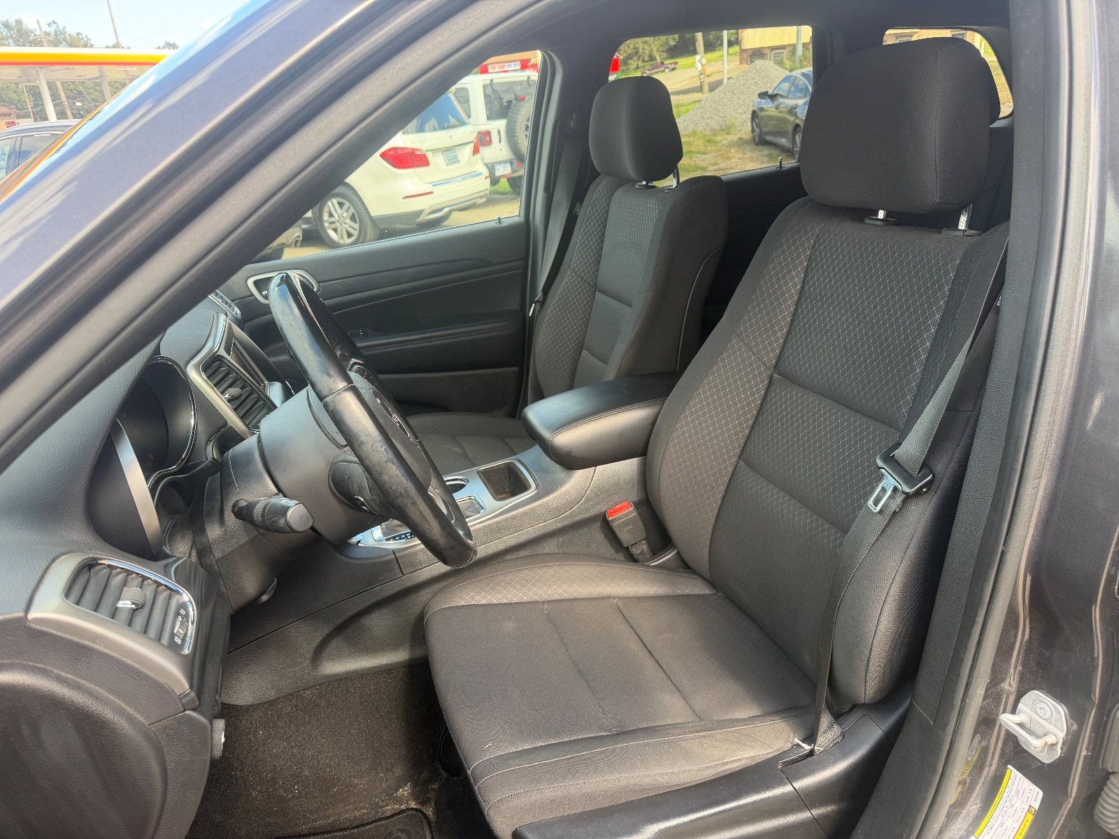 Vehicle photo 9