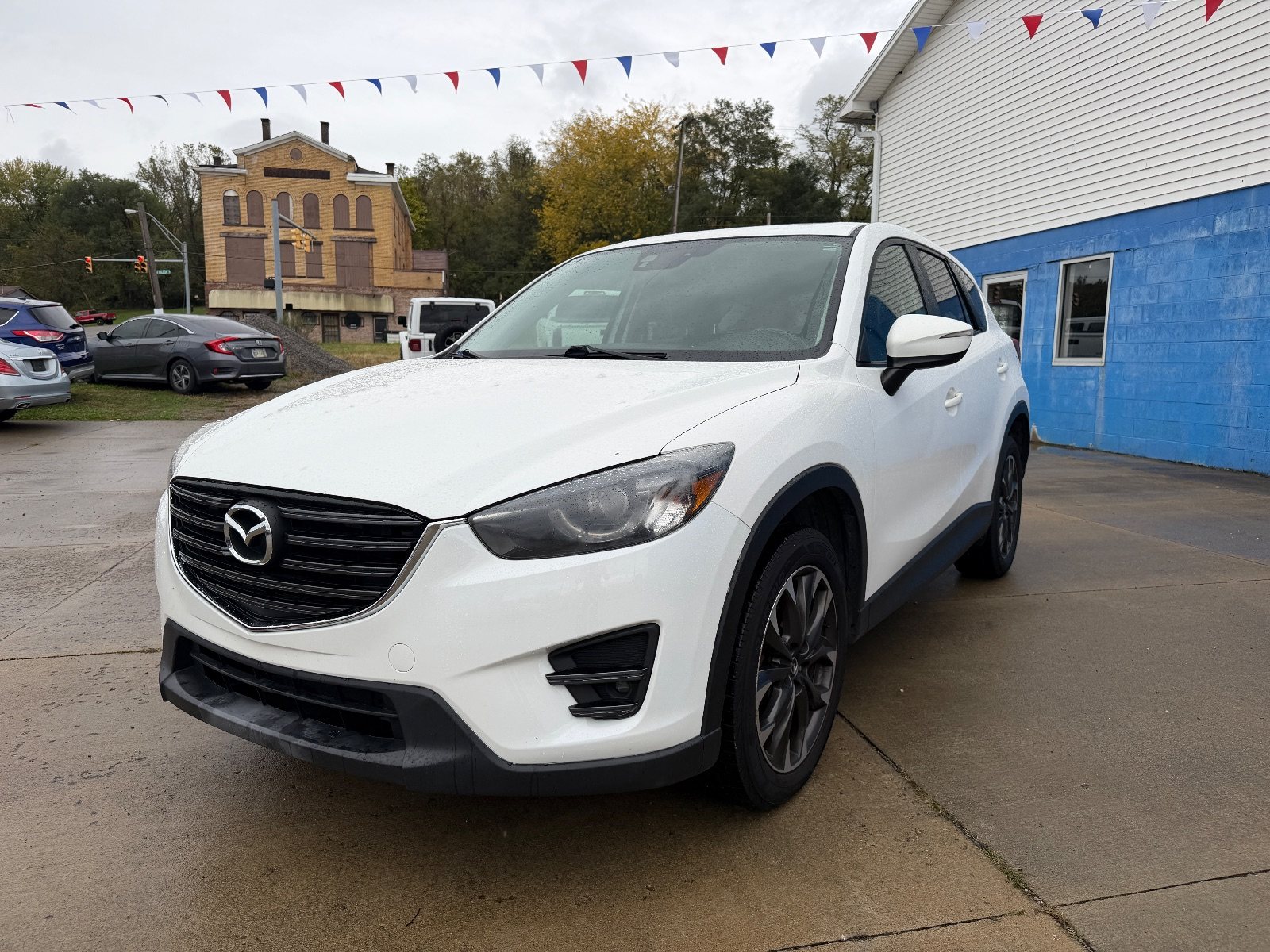 Vehicle photo 3