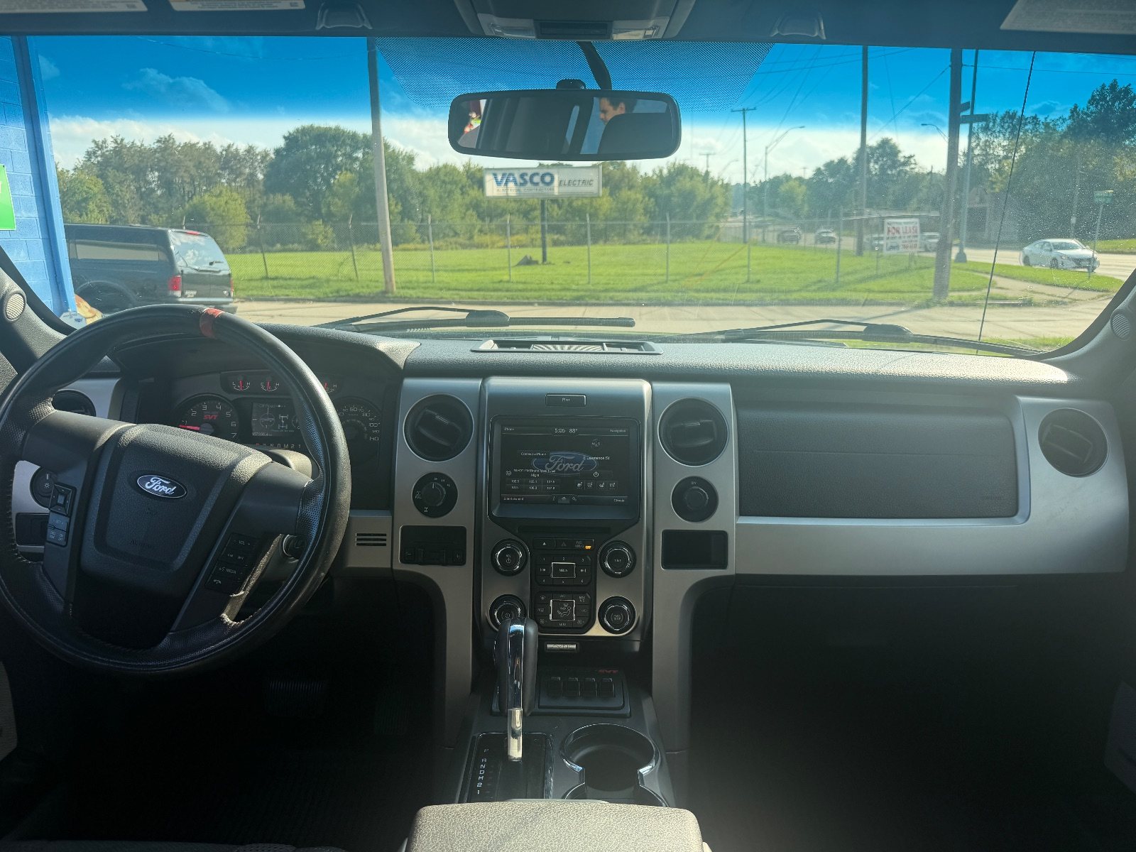 Vehicle photo 11