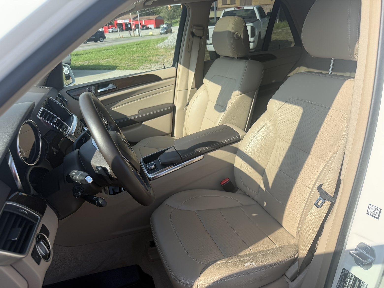 Vehicle photo 8