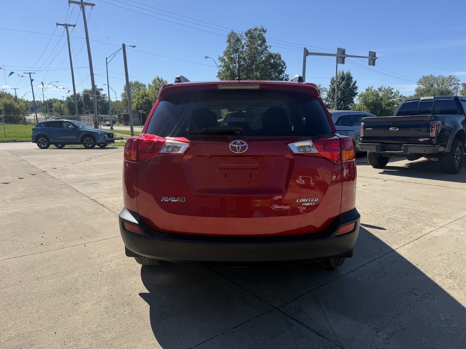 Vehicle photo 6