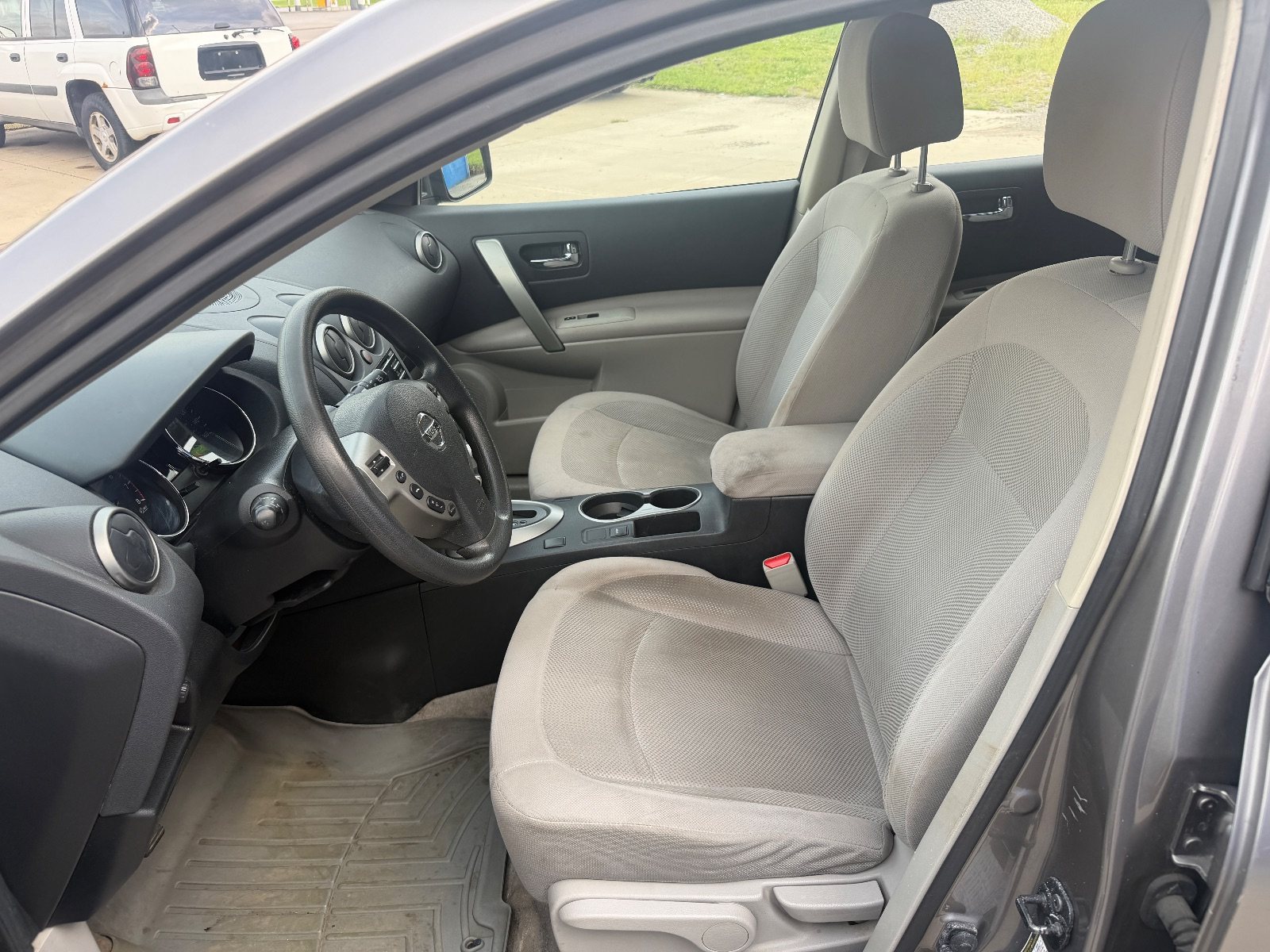 Vehicle photo 9