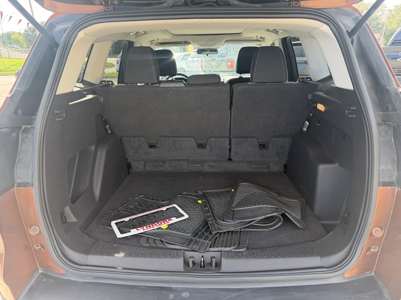 Vehicle photo 14