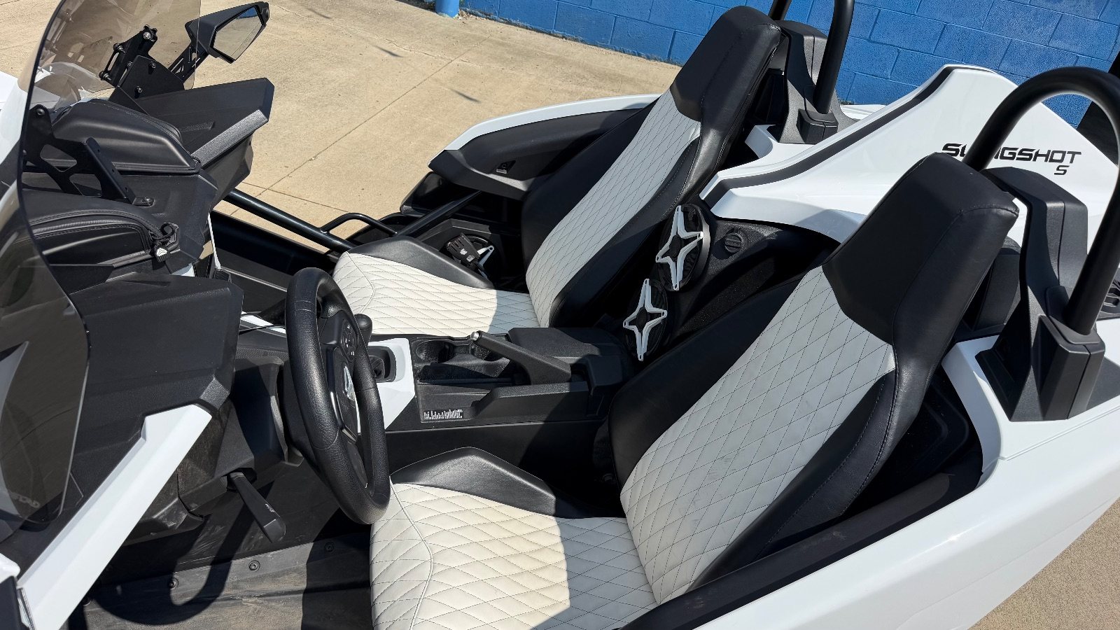 Vehicle photo 7
