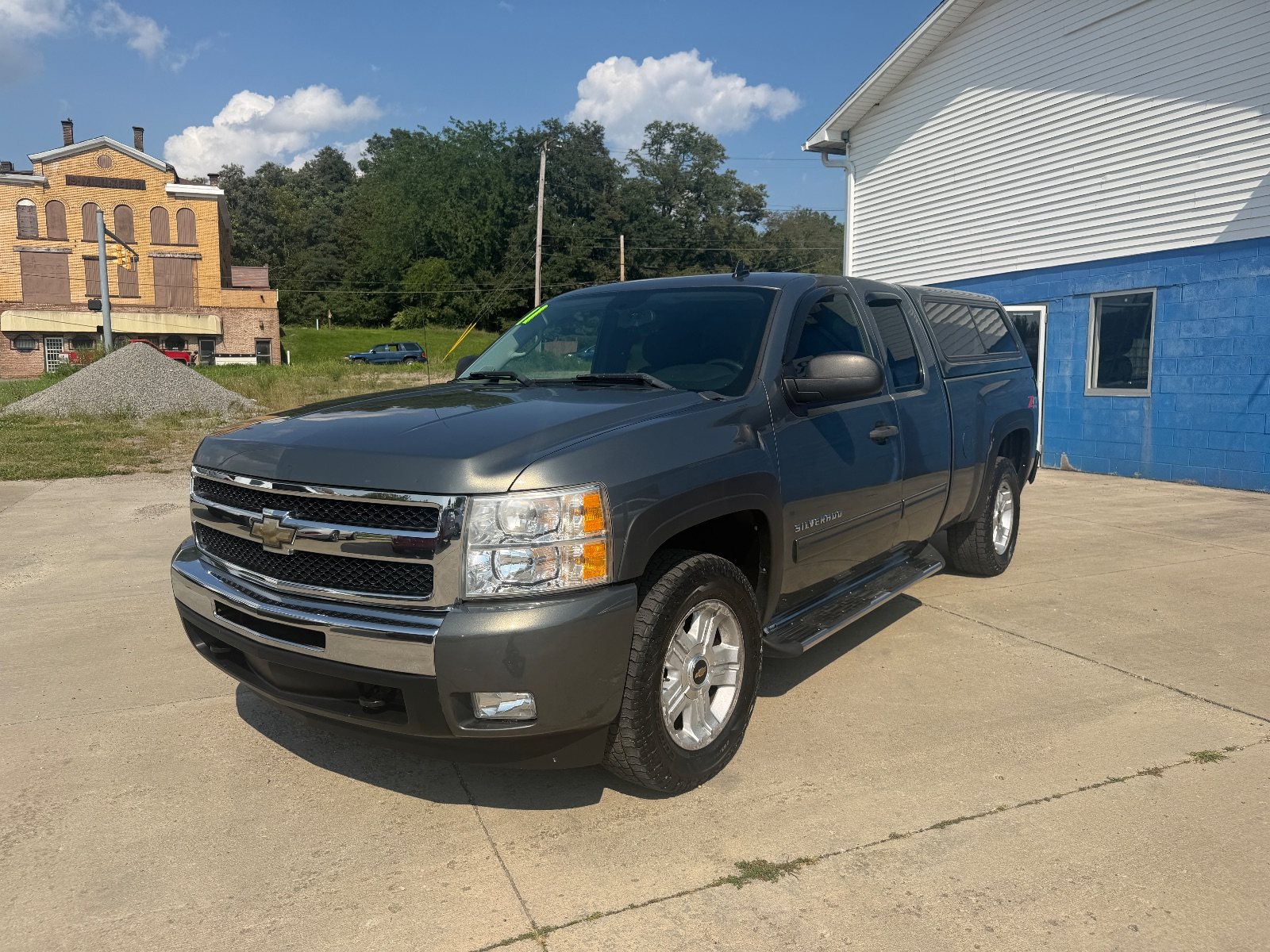 Vehicle photo 3
