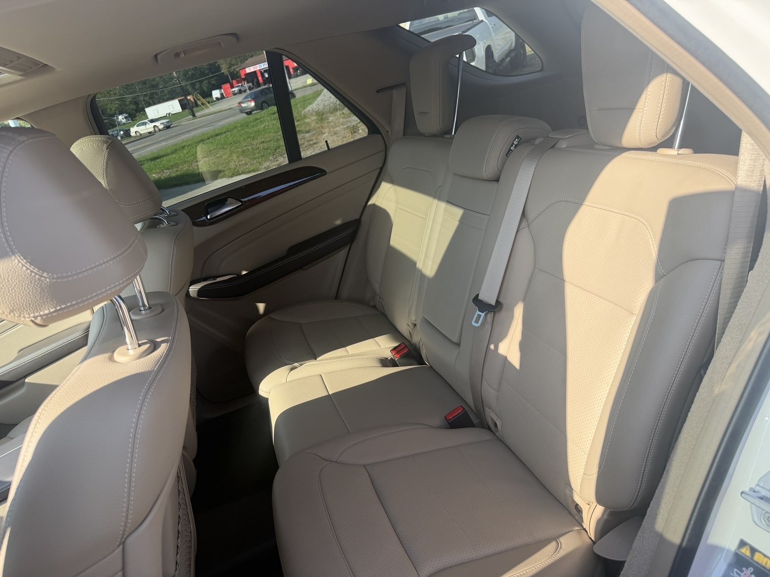 Vehicle photo 11
