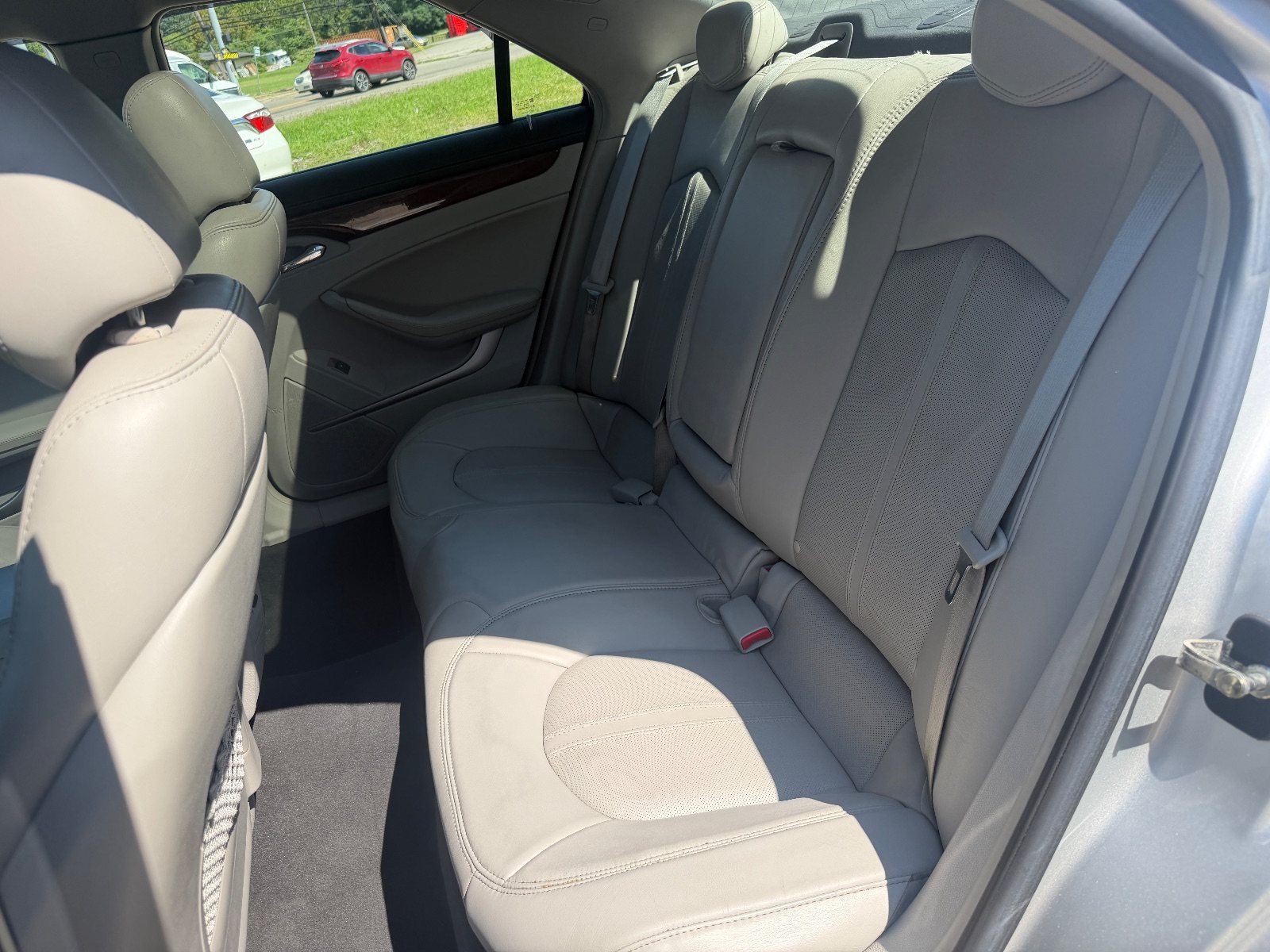 Vehicle photo 8