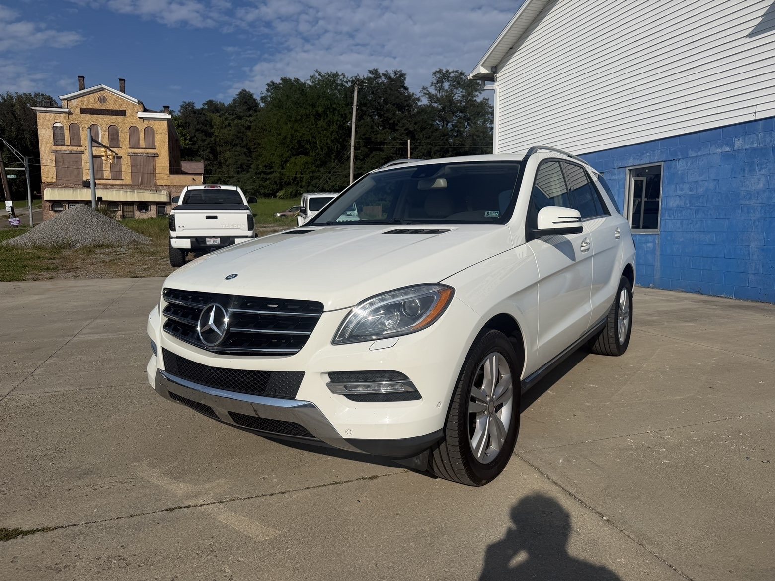Vehicle photo 3