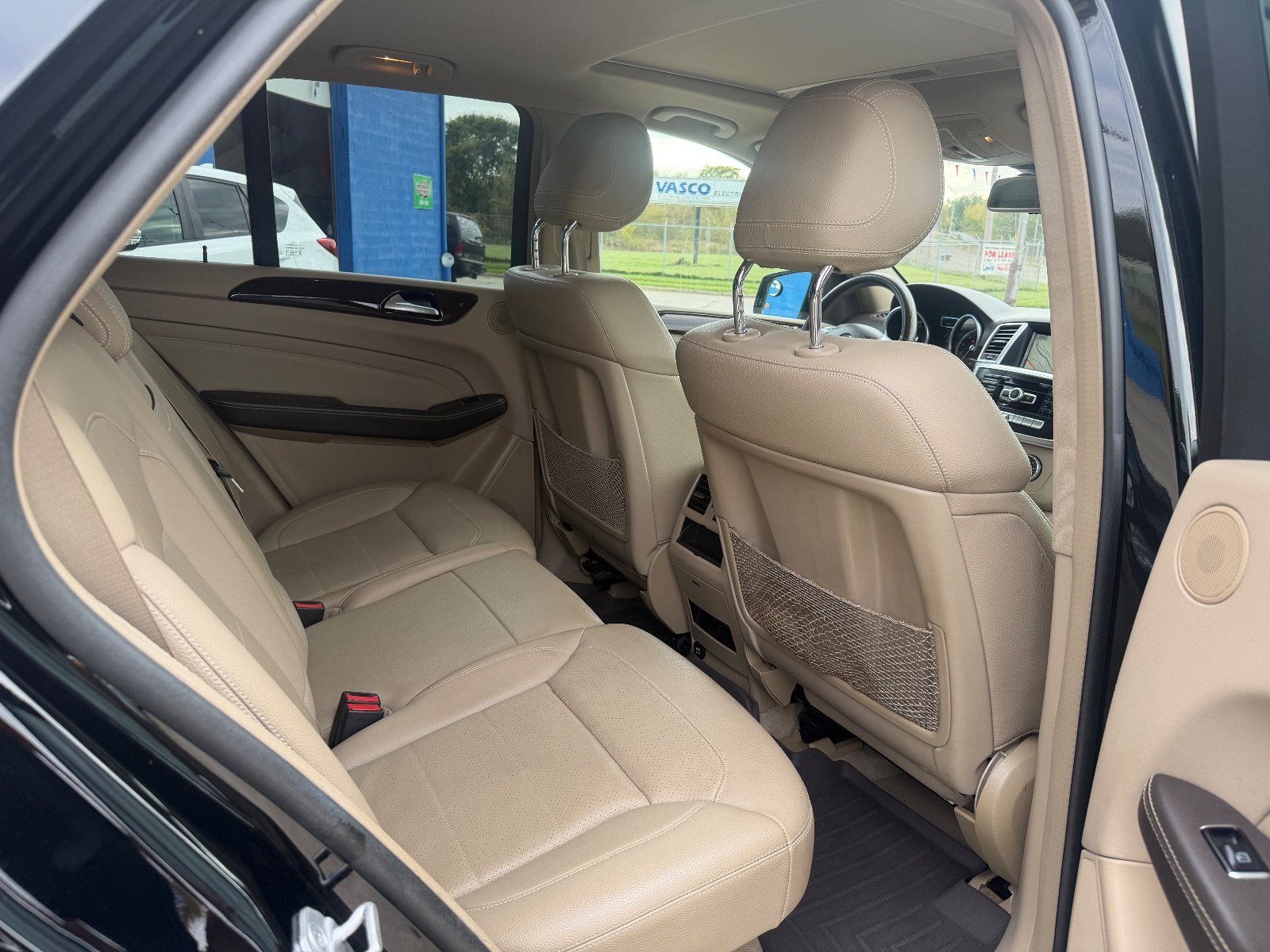 Vehicle photo 12