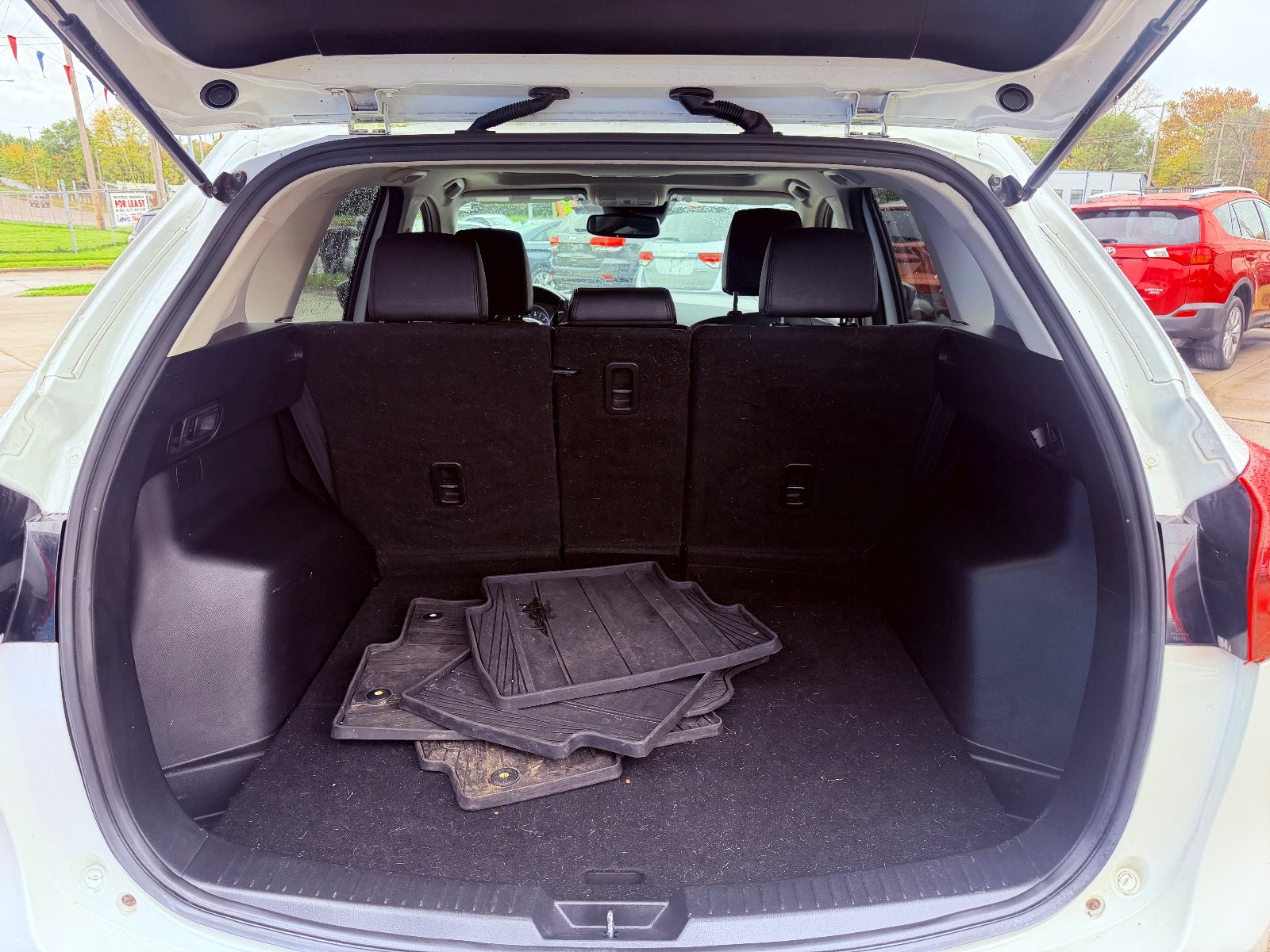 Vehicle photo 14