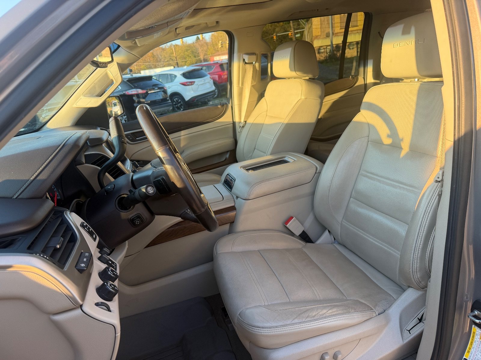 Vehicle photo 7