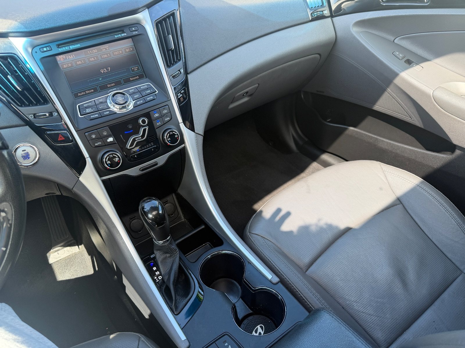Vehicle photo 12