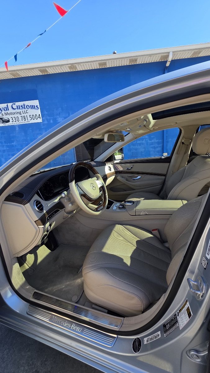 Vehicle photo 7