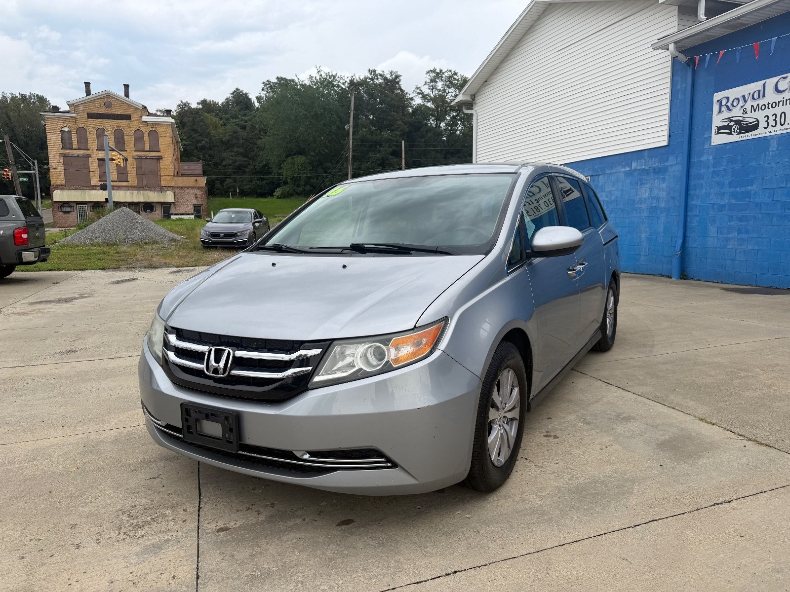 Vehicle photo 3