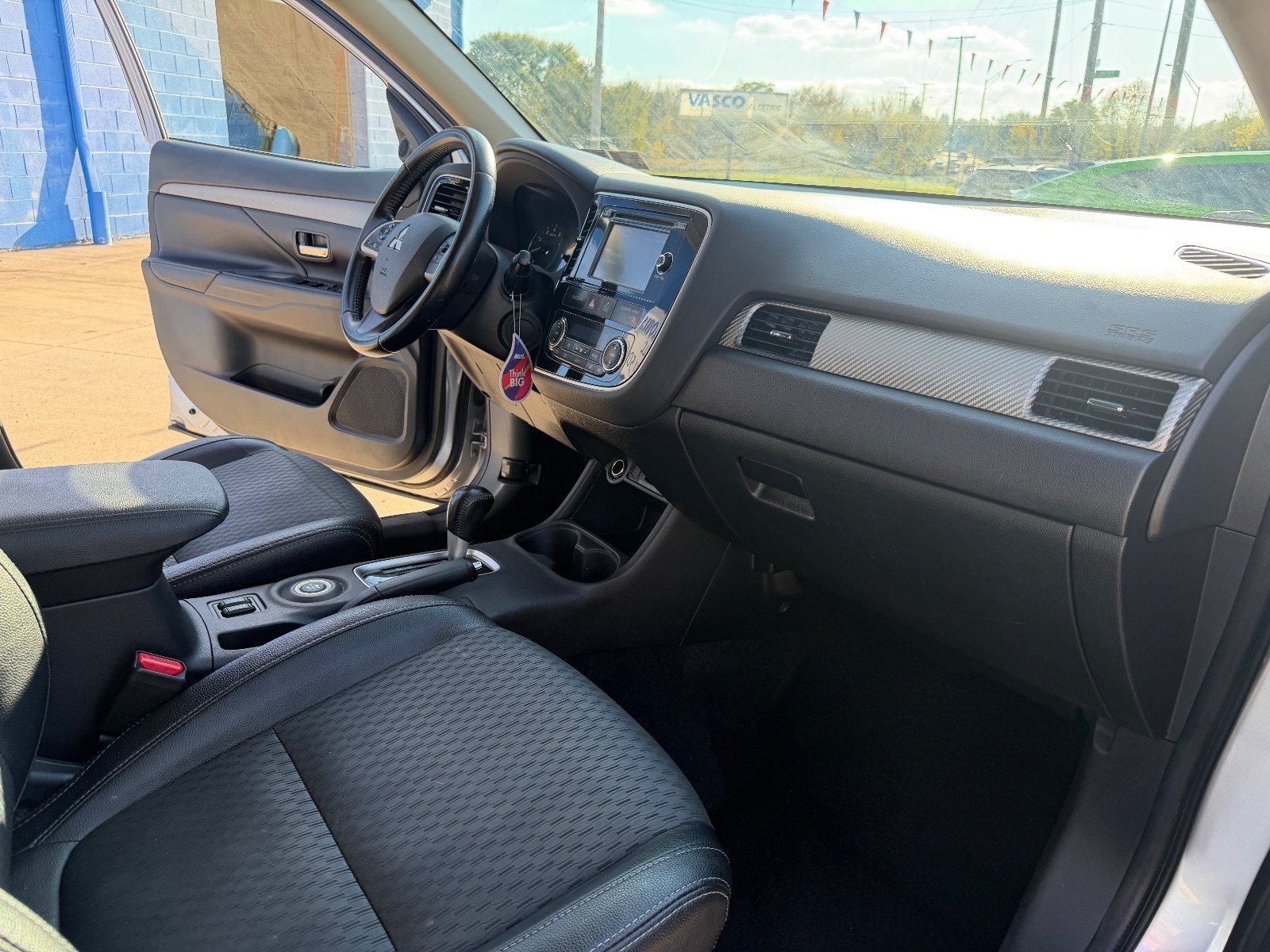 Vehicle photo 10