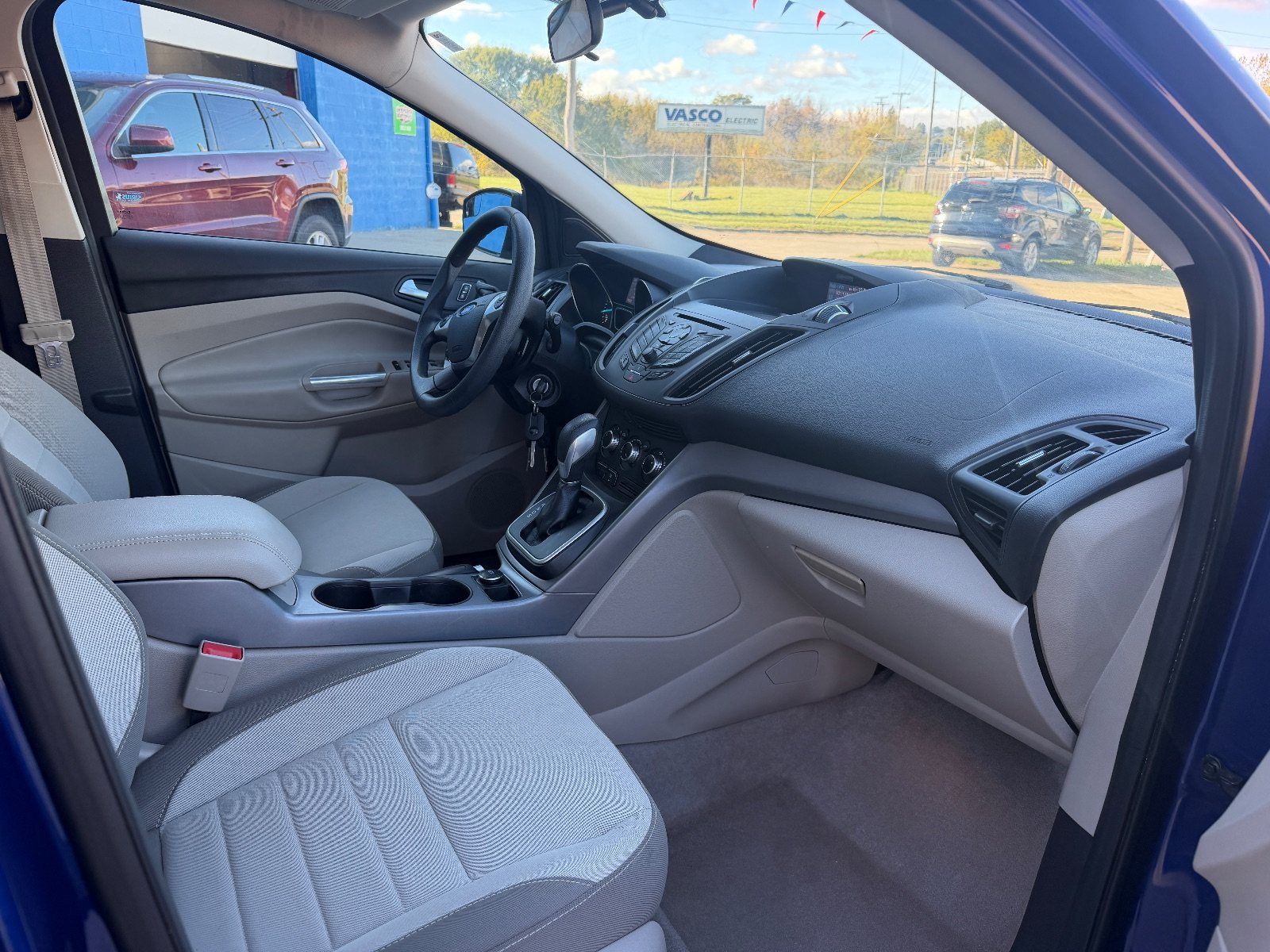 Vehicle photo 10