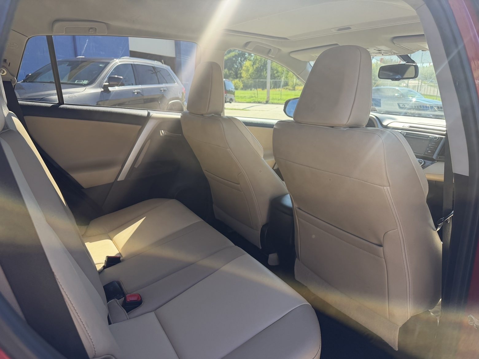 Vehicle photo 12