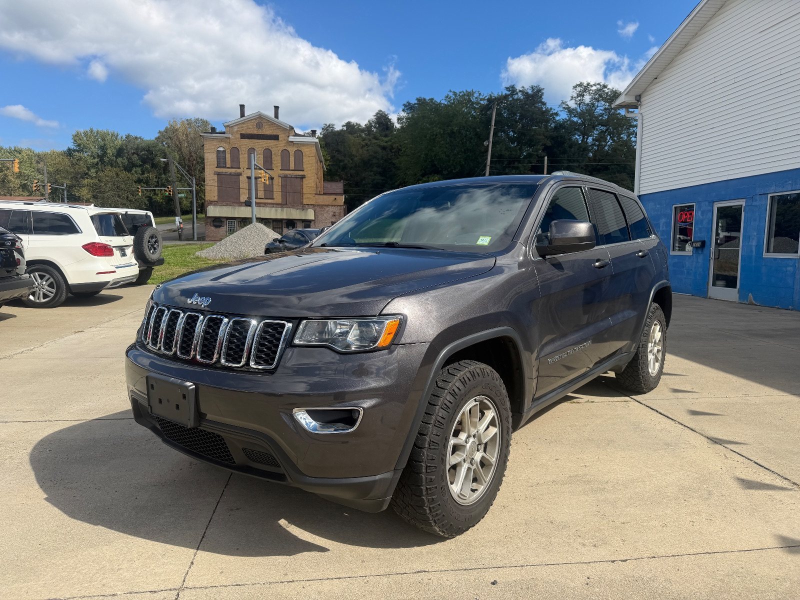Vehicle photo 3