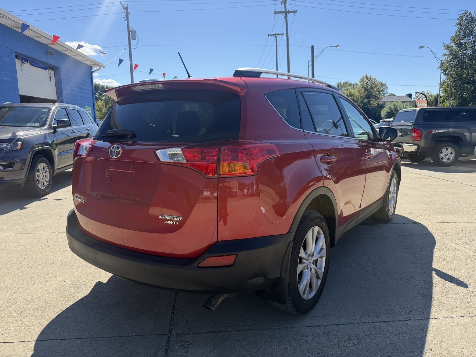 Vehicle photo 7
