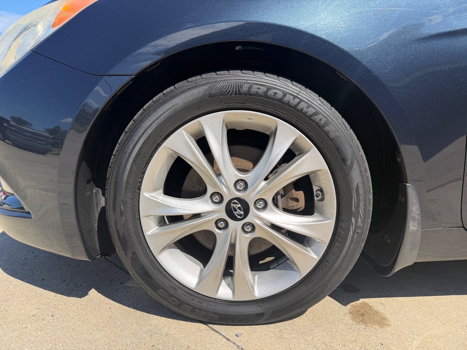Vehicle photo 19