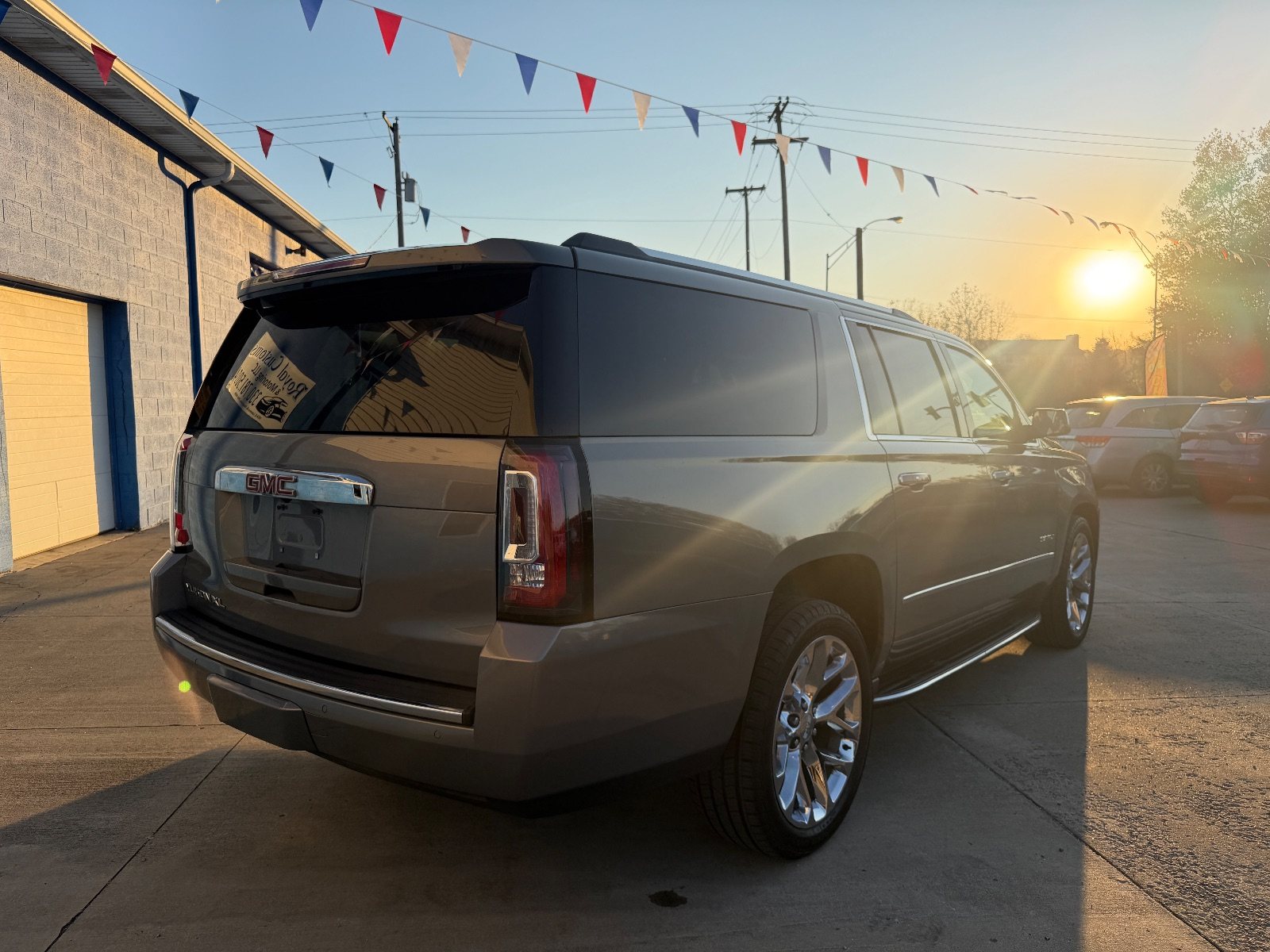 Vehicle photo 6