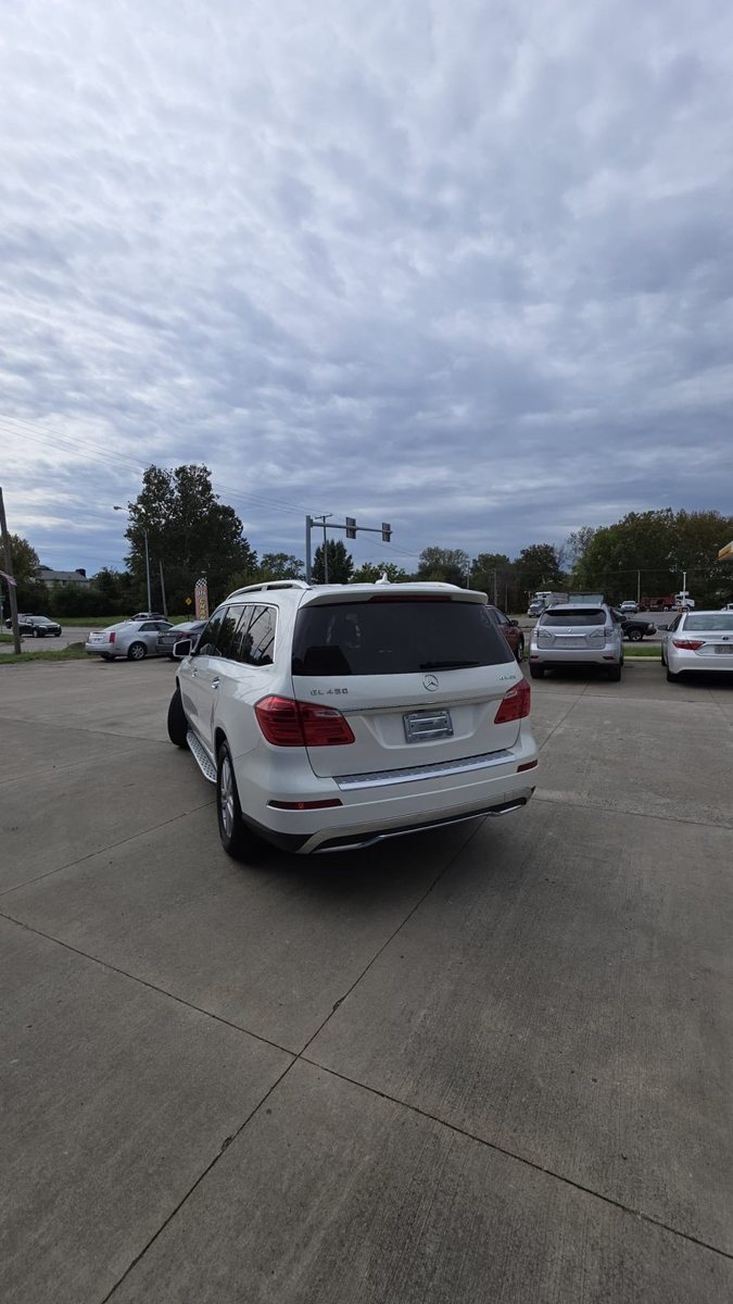 Vehicle photo 5