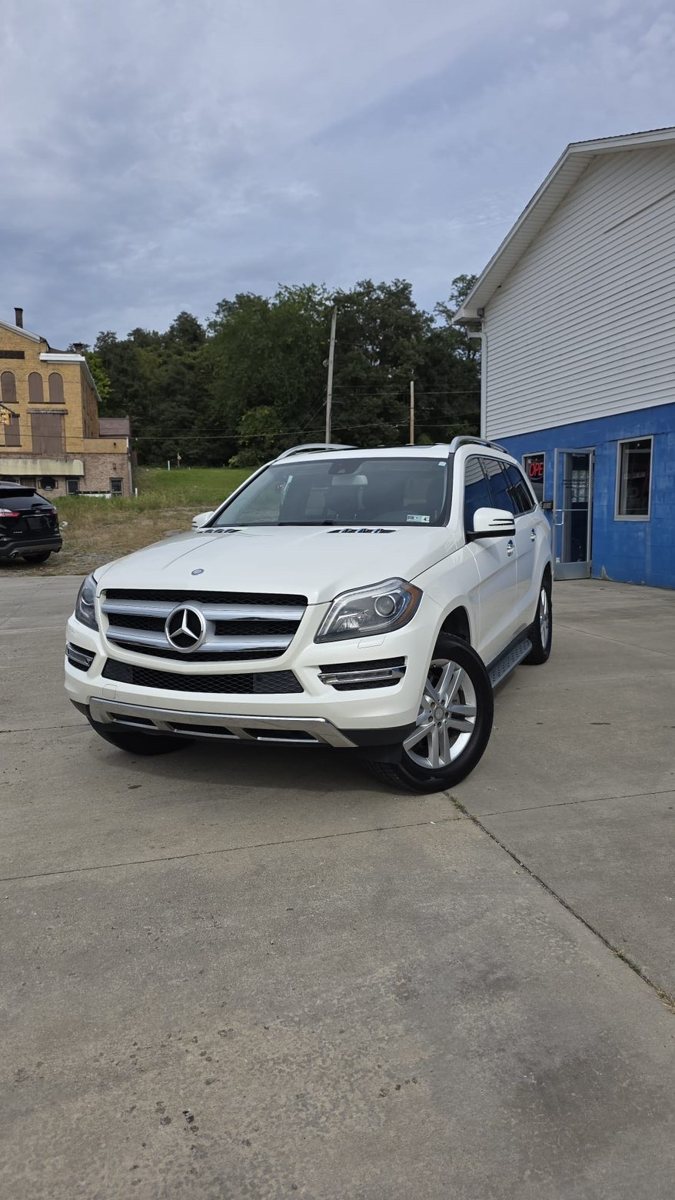 Vehicle photo 2