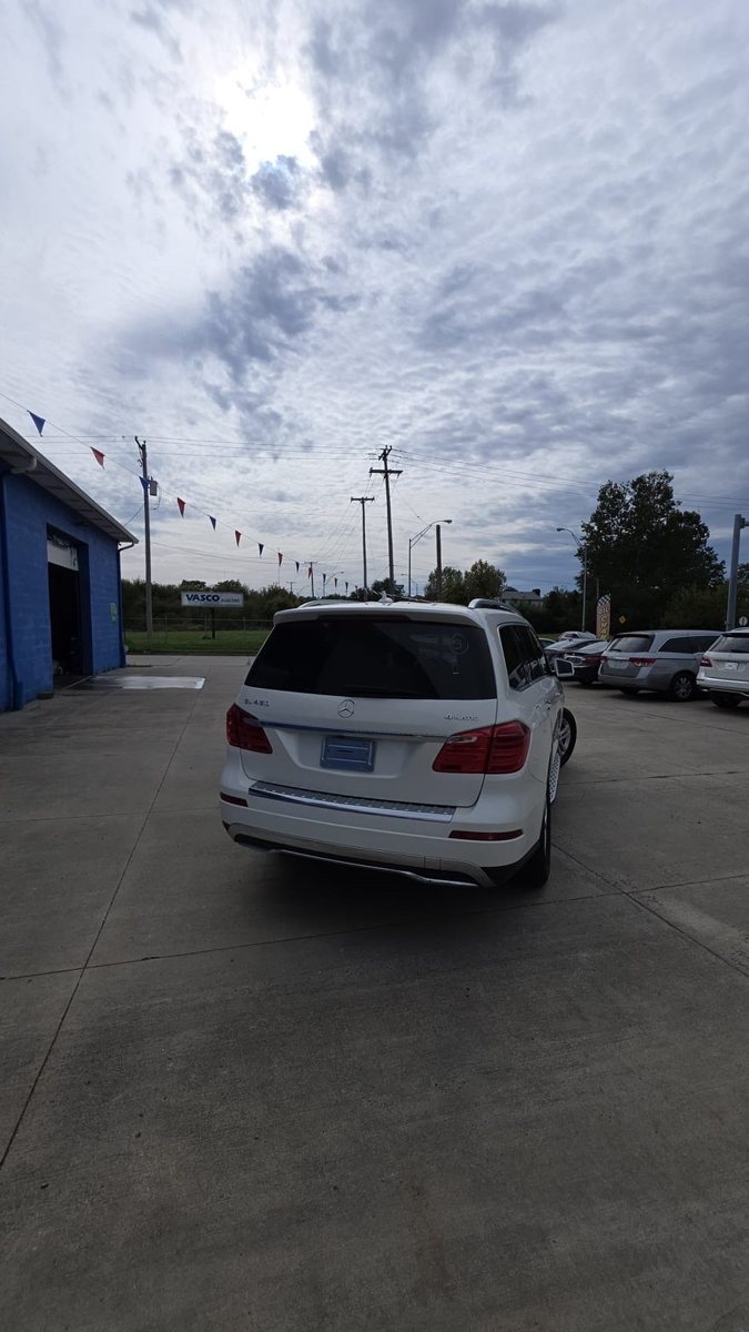 Vehicle photo 4