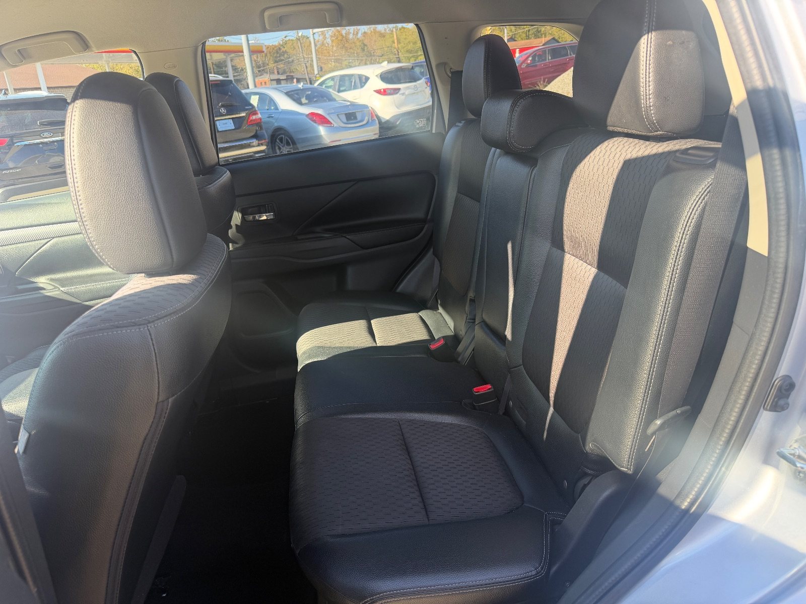 Vehicle photo 11