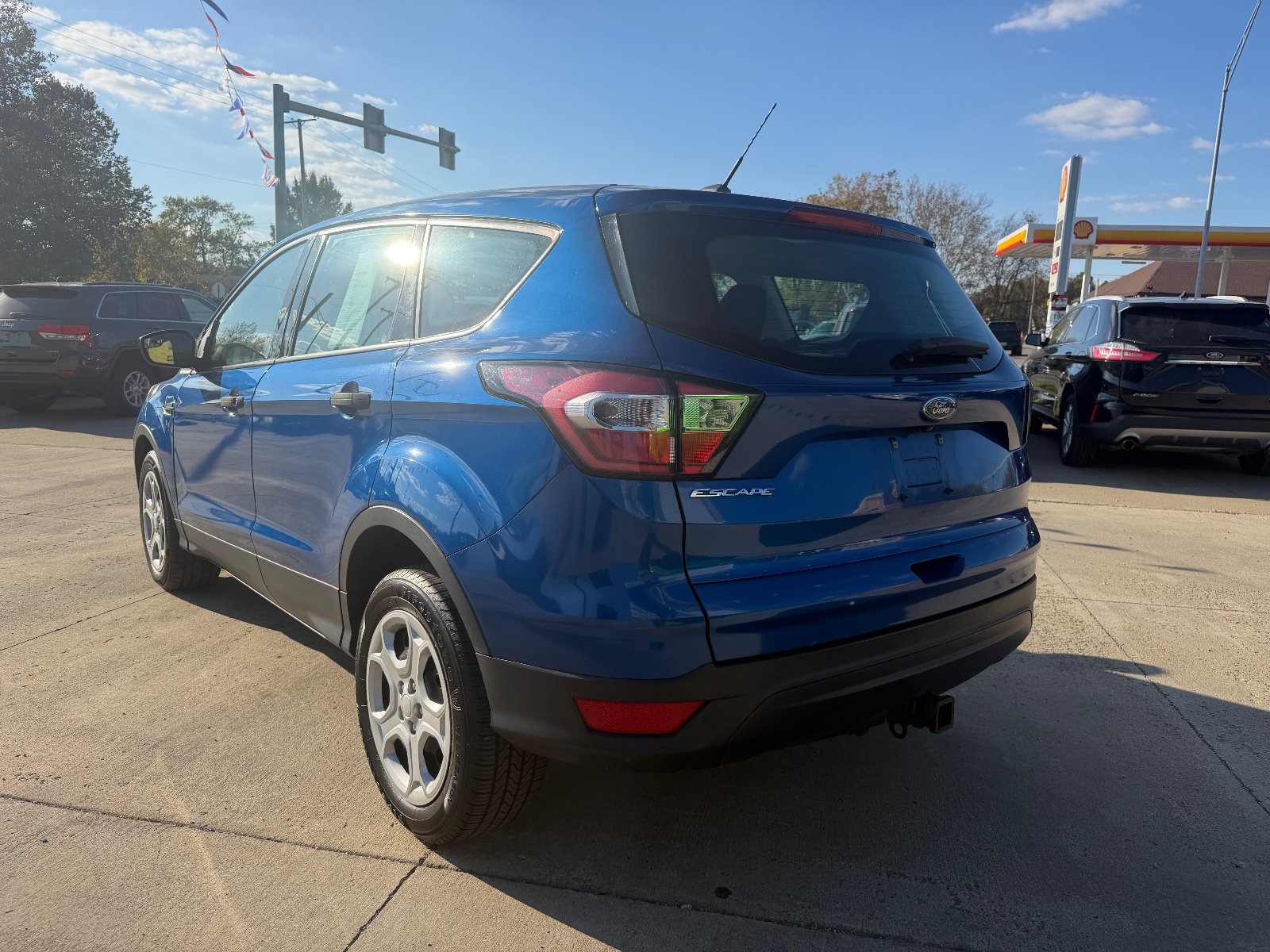 Vehicle photo 4