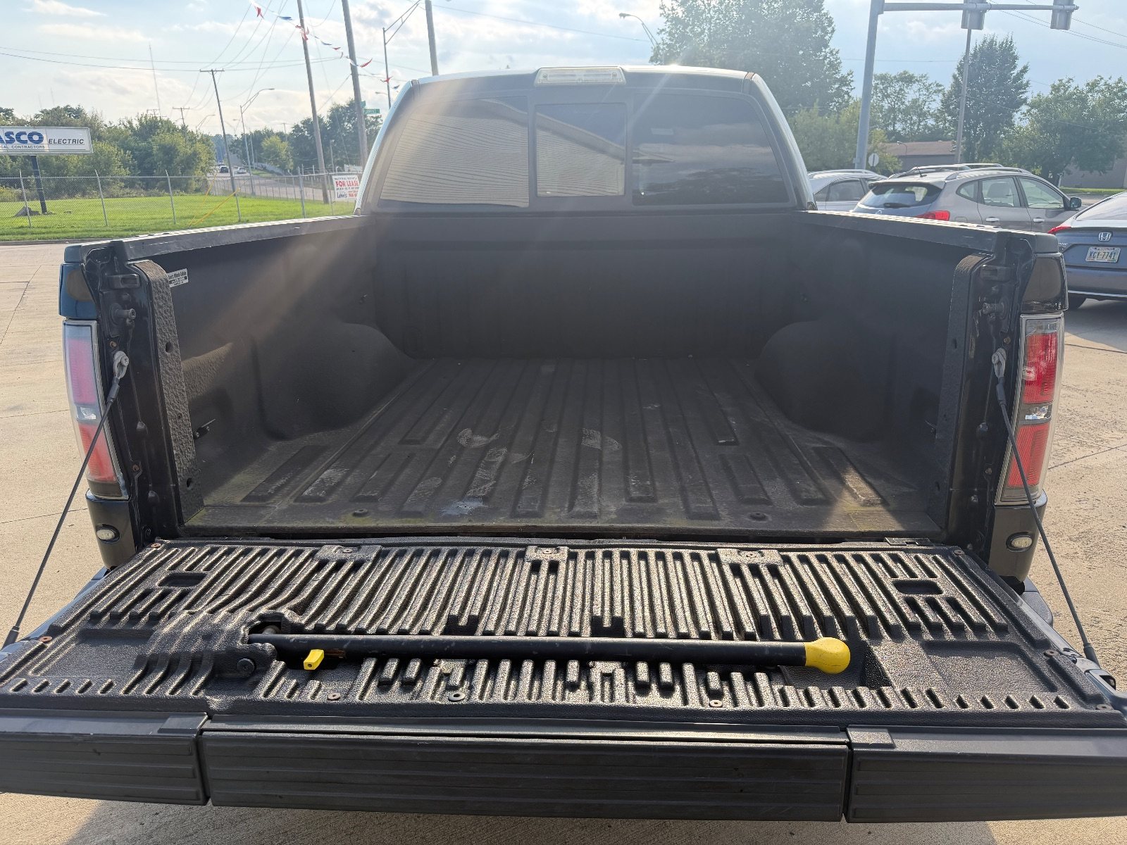 Vehicle photo 14