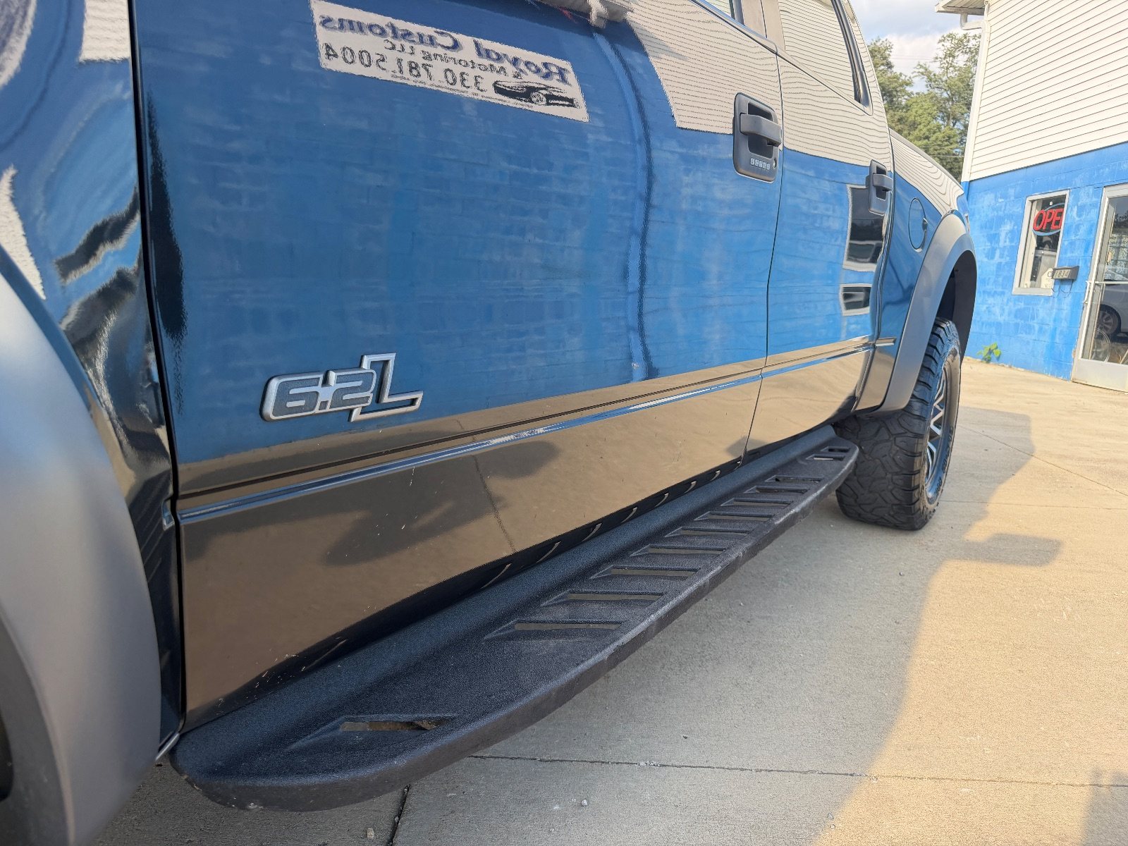Vehicle photo 8