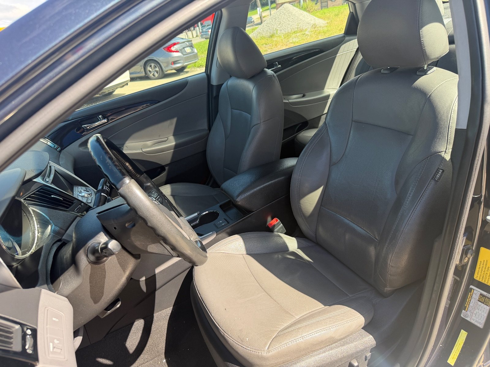 Vehicle photo 7