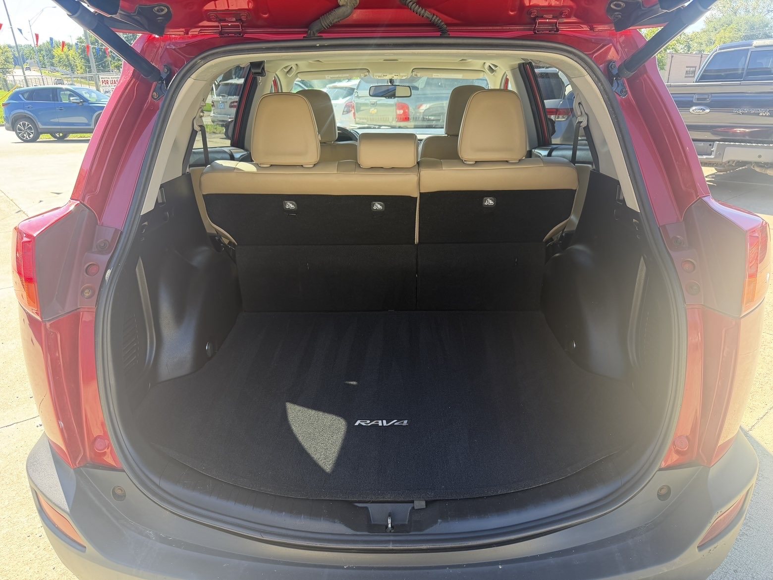 Vehicle photo 14