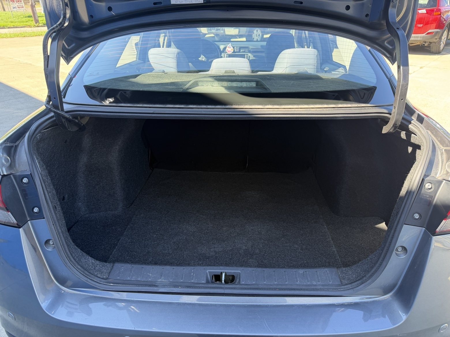 Vehicle photo 12