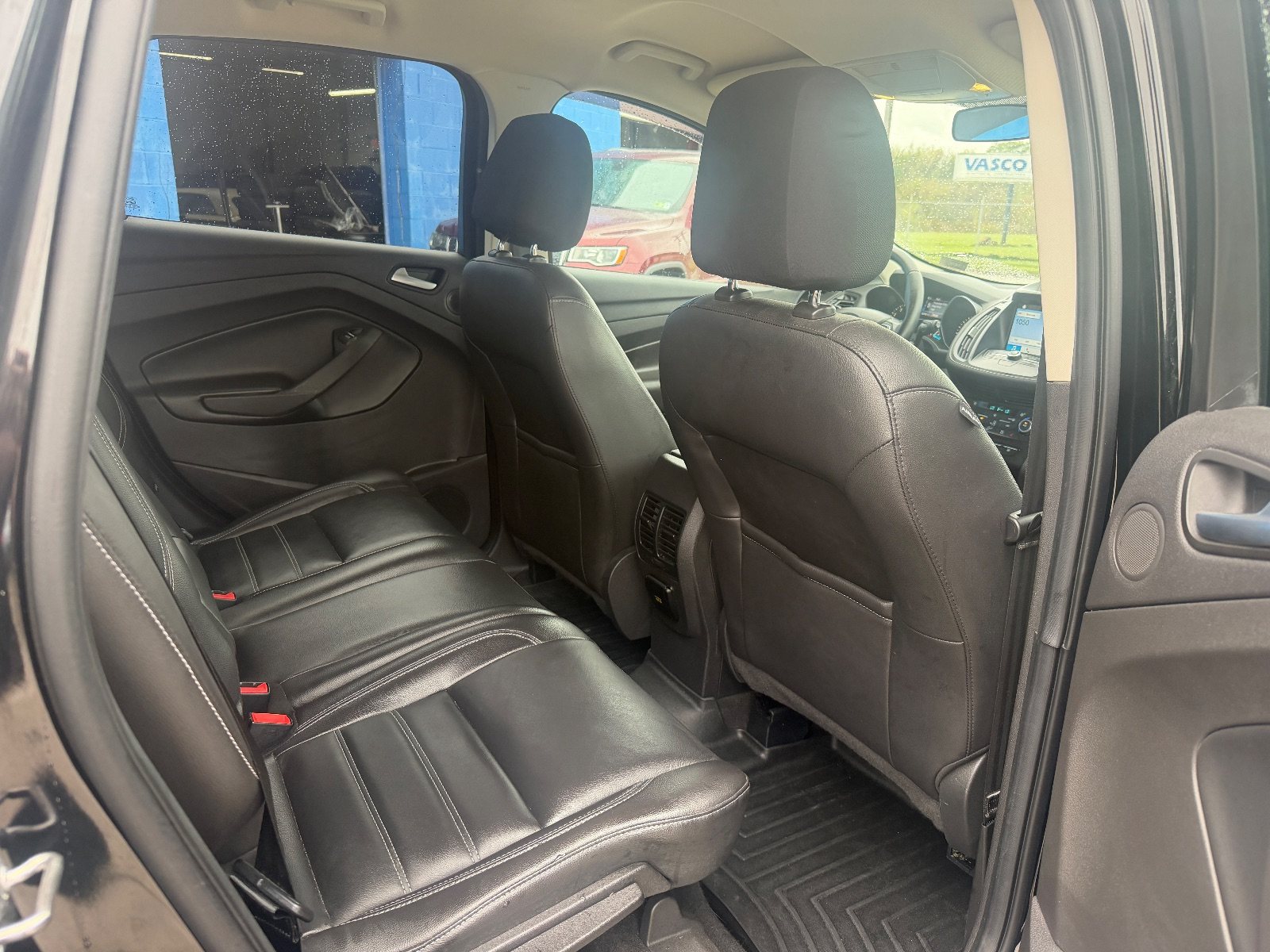 Vehicle photo 13