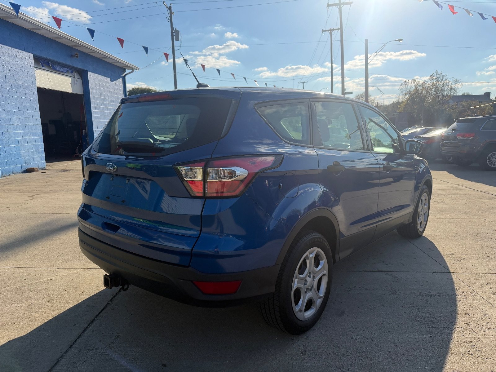 Vehicle photo 6