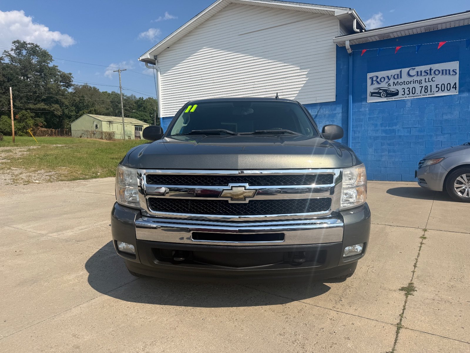 Vehicle photo 2