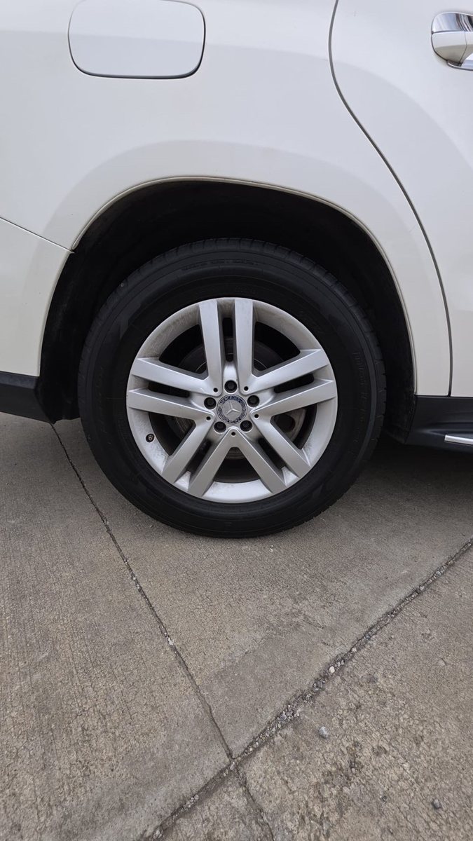 Vehicle photo 14
