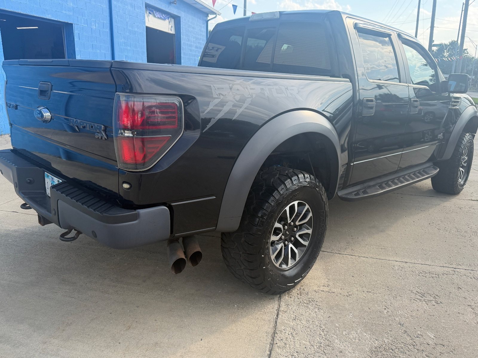 Vehicle photo 7