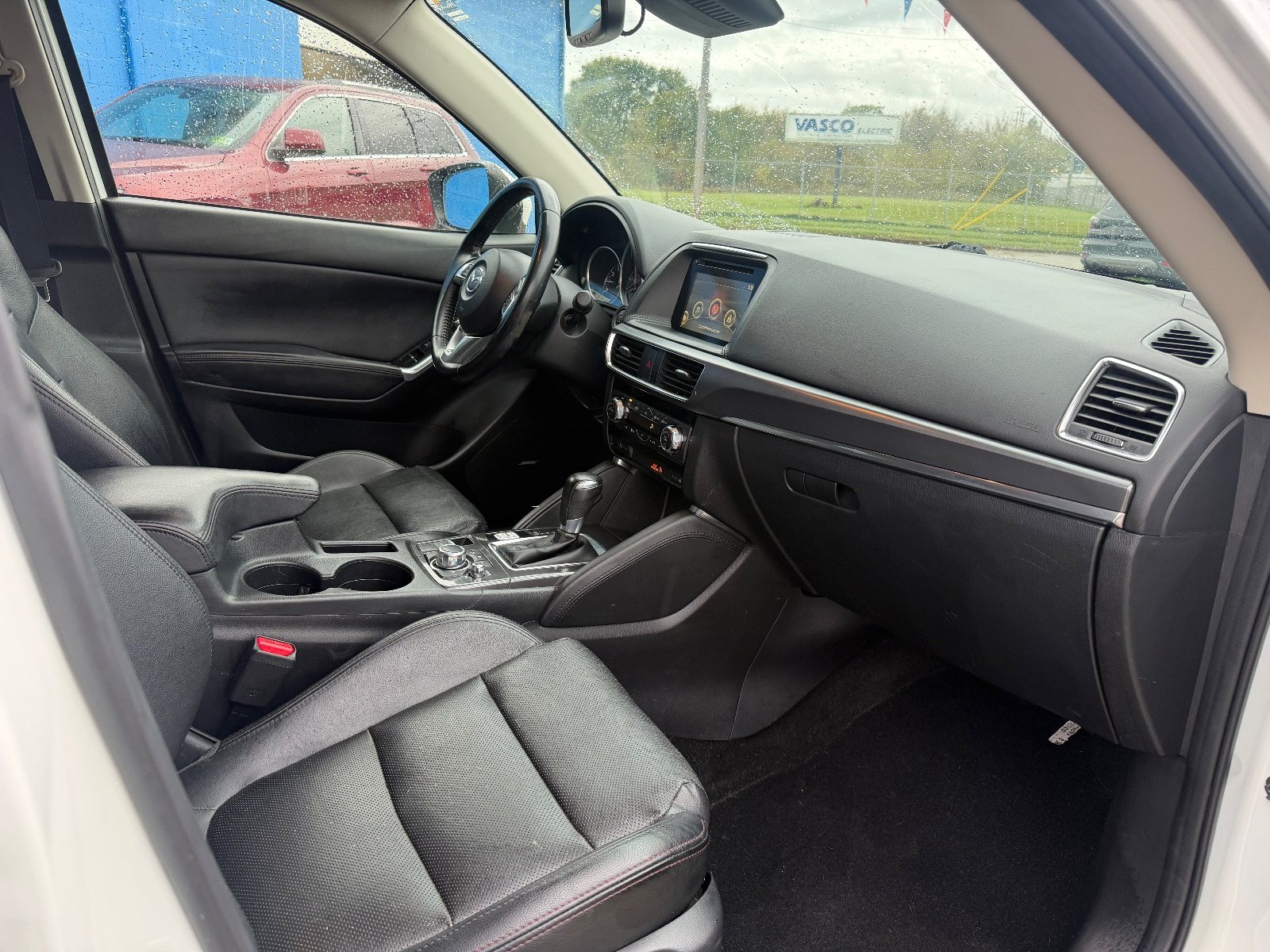 Vehicle photo 10