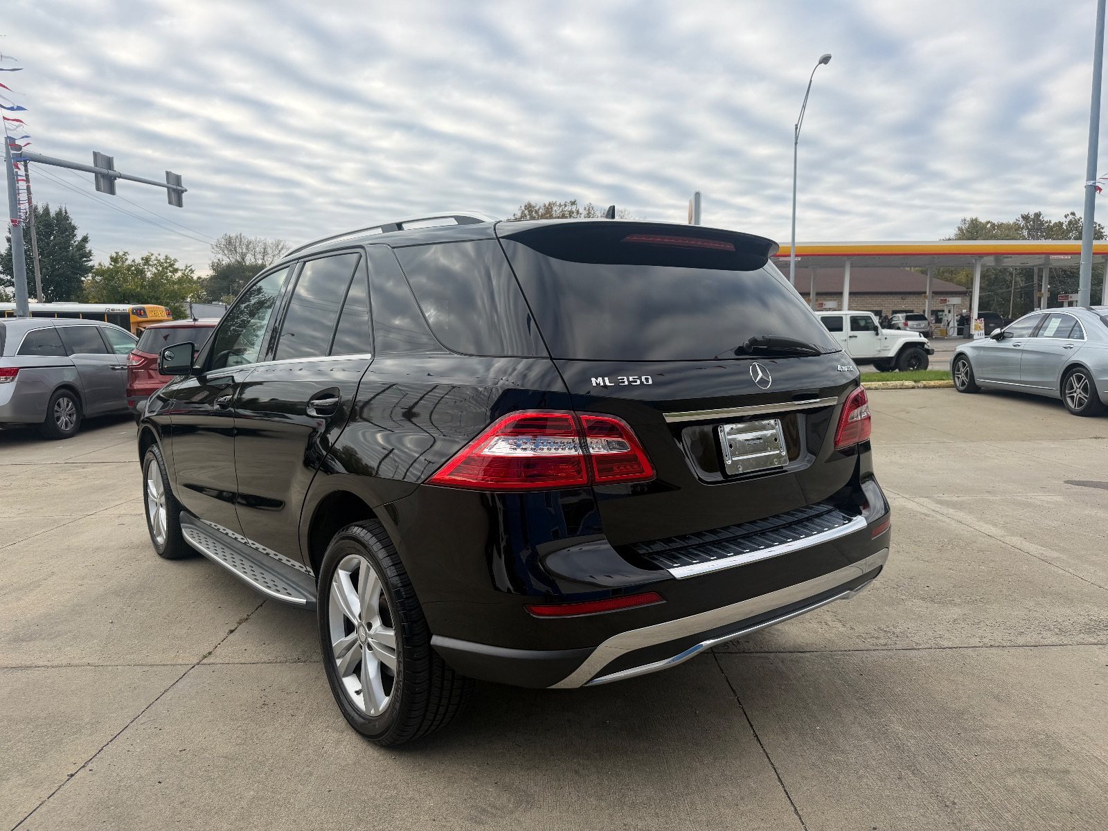 Vehicle photo 4