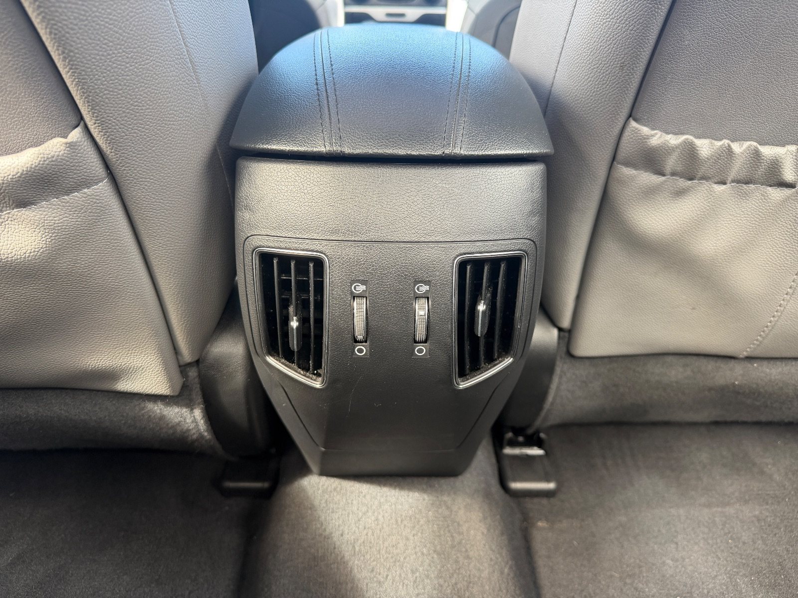 Vehicle photo 14