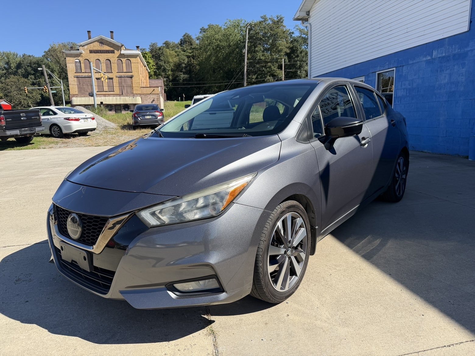 Vehicle photo 3