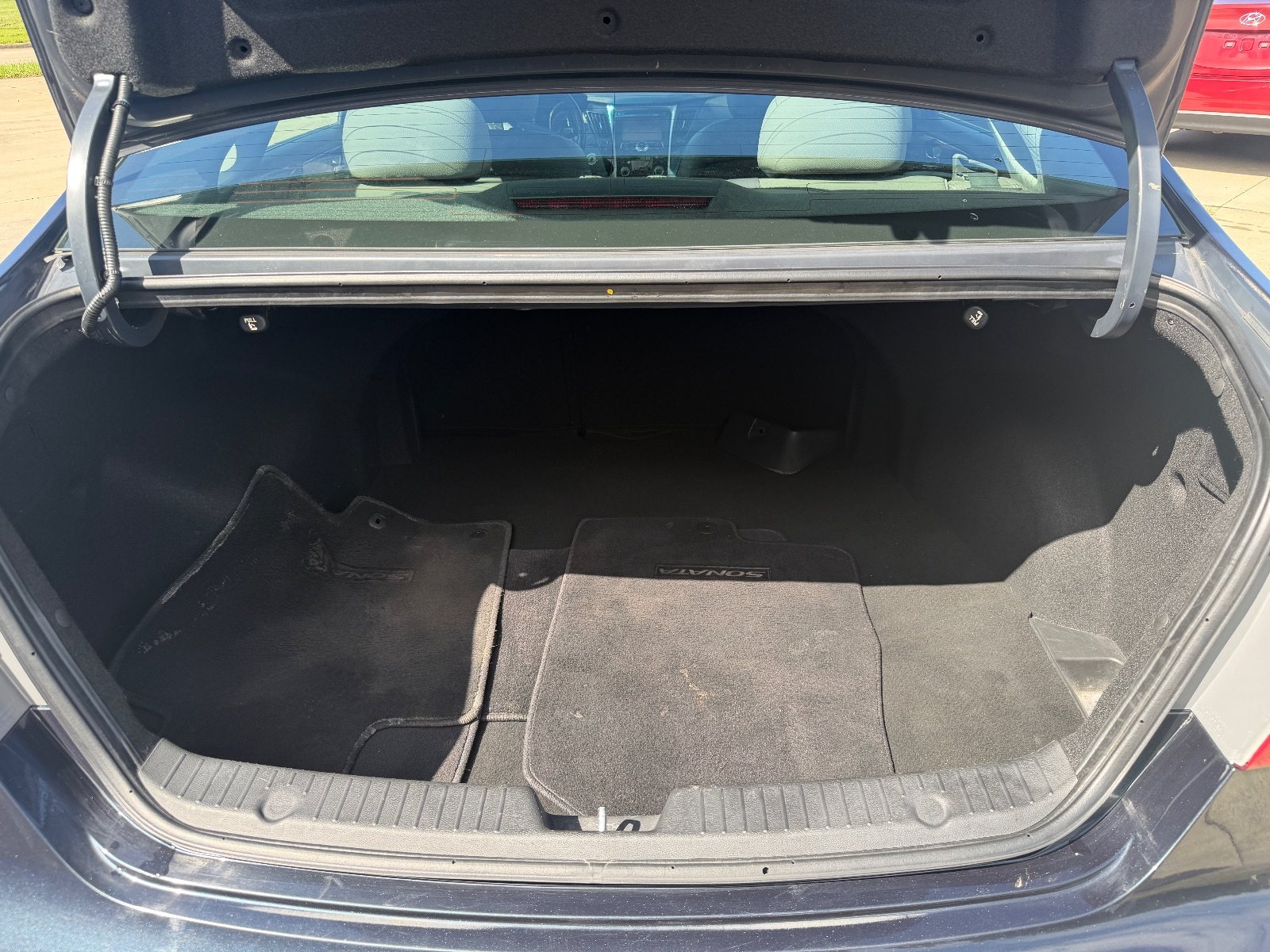 Vehicle photo 9