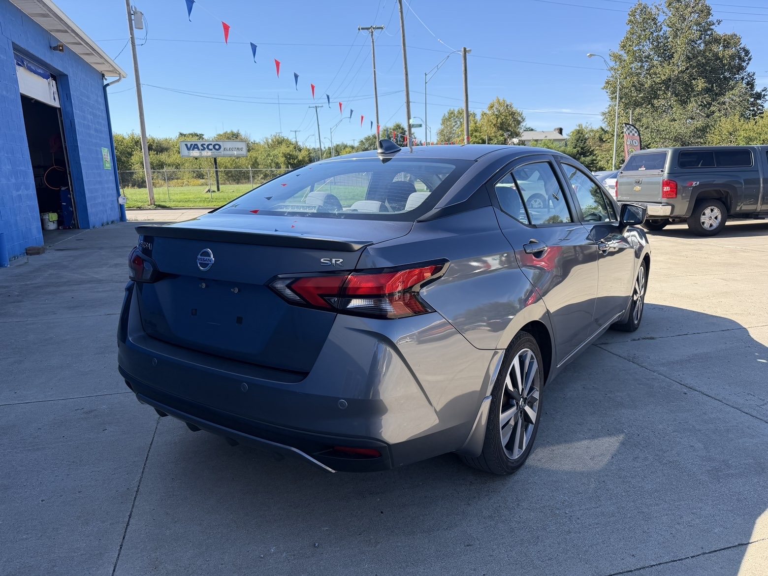 Vehicle photo 7