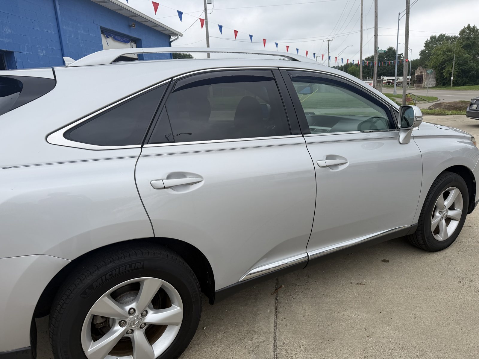 Vehicle photo 6