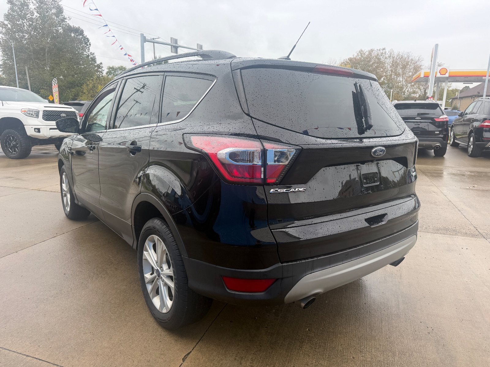 Vehicle photo 4