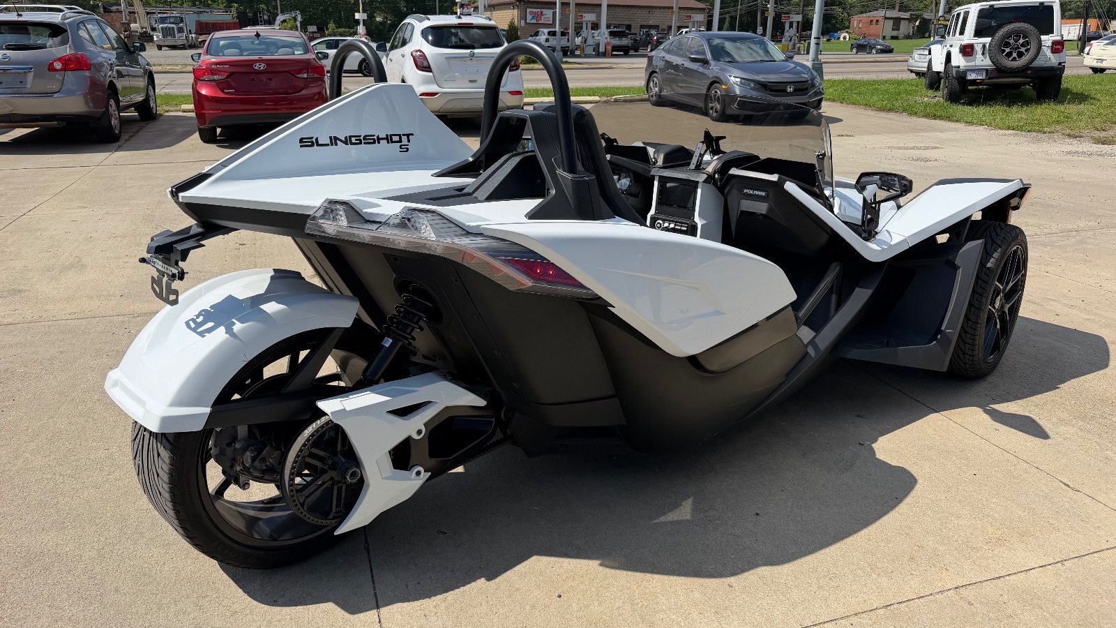 Vehicle photo 3