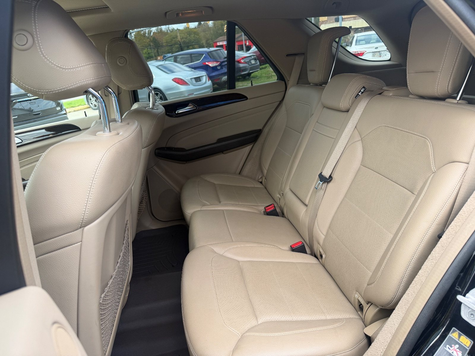 Vehicle photo 11